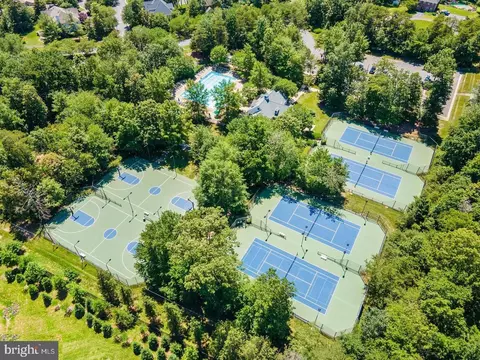 View/Area - 8366 Pedigrue Ct, Gainesville, VA 20155 photo 11 of 12
