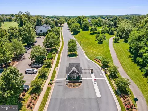 View/Area - 8366 Pedigrue Ct, Gainesville, VA 20155 photo 8 of 12