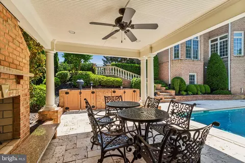Exterior - 8366 Pedigrue Ct, Gainesville, VA 20155 photo 22 of 32