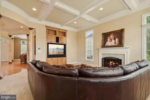 Living - 8366 Pedigrue Ct, Gainesville, VA 20155 photo 5 of 7