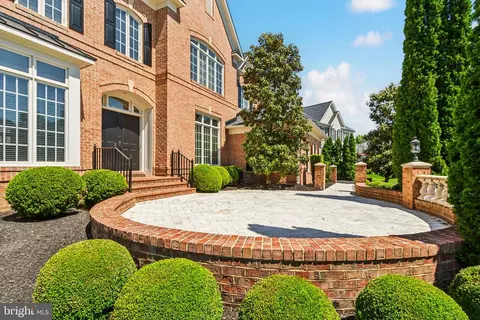 Exterior - 8366 Pedigrue Ct, Gainesville, VA 20155 photo 7 of 32