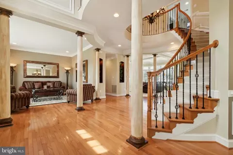 Entry Way - 8366 Pedigrue Ct, Gainesville, VA 20155 photo 3 of 23