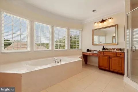 Bath - 8366 Pedigrue Ct, Gainesville, VA 20155 photo 2 of 4