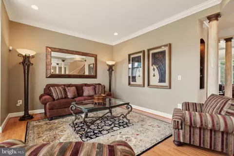 Living - 8366 Pedigrue Ct, Gainesville, VA 20155 photo 2 of 7