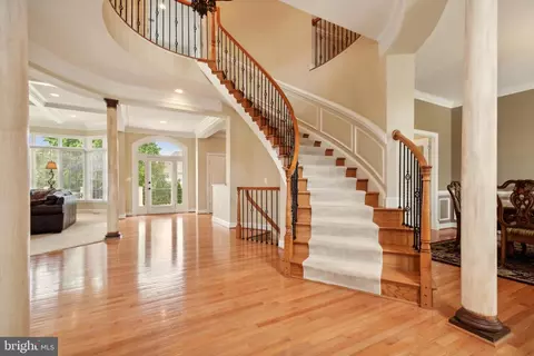 Entry Way - 8366 Pedigrue Ct, Gainesville, VA 20155 photo 2 of 23