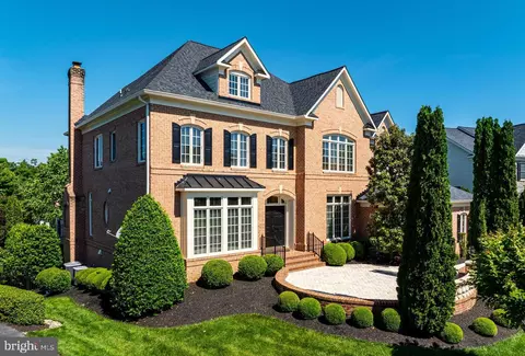 Exterior - 8366 Pedigrue Ct, Gainesville, VA 20155 photo 2 of 32