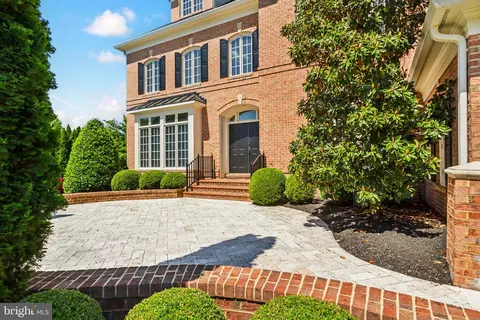 Exterior - 8366 Pedigrue Ct, Gainesville, VA 20155 photo 8 of 32