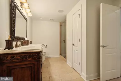 Bath - 8366 Pedigrue Ct, Gainesville, VA 20155 photo 4 of 4