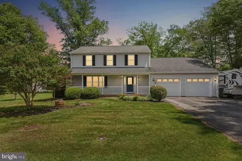 Exterior - 7513 Melton Ct, Gainesville, VA 20155 photo 2 of 9