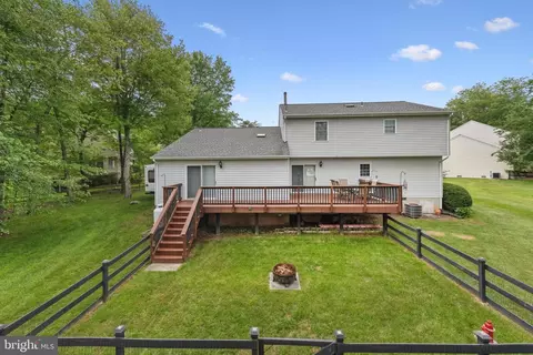 Exterior - 7513 Melton Ct, Gainesville, VA 20155 photo 5 of 9