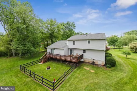 Exterior - 7513 Melton Ct, Gainesville, VA 20155 photo 7 of 9
