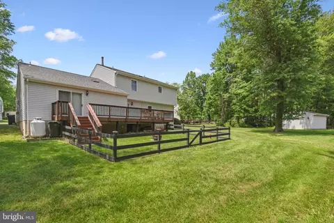 Exterior - 7513 Melton Ct, Gainesville, VA 20155 photo 6 of 9