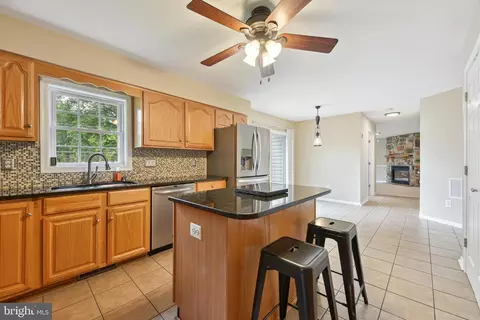 Kitchen - 7513 Melton Ct, Gainesville, VA 20155 photo 3 of 3