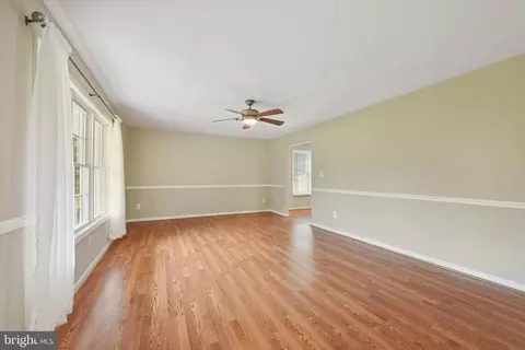 Living - 7513 Melton Ct, Gainesville, VA 20155 photo 3 of 6
