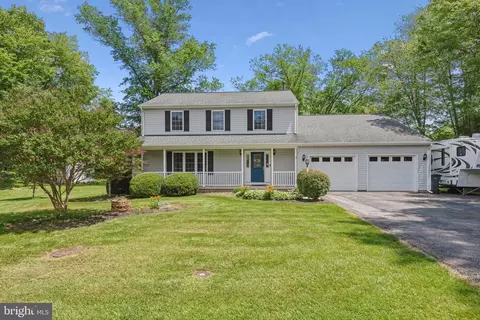 Exterior - 7513 Melton Ct, Gainesville, VA 20155 photo 9 of 9
