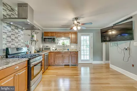 18910 White Oak Dr, Triangle, VA 22172 photo 8