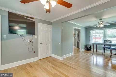 18910 White Oak Dr, Triangle, VA 22172 photo 9