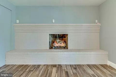 18910 White Oak Dr, Triangle, VA 22172 photo 3