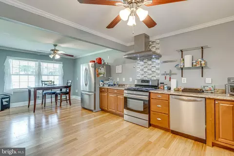 18910 White Oak Dr, Triangle, VA 22172 photo 10
