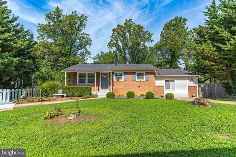 18910 White Oak Dr, Triangle, VA 22172