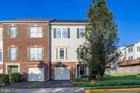 8089 Montour Heights Dr, Gainesville, VA 20155