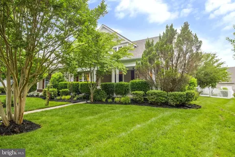 9527 Moonen Bay Ln, Bristow, VA 20136