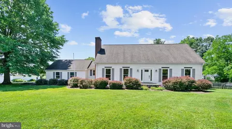 9501 Fox Chase Dr, Nokesville, VA 20181