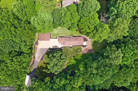 View/Area - 6990 Champs Mill Ct, Manassas, VA 20112 photo 1 of 2