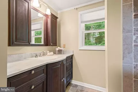 Bath - 6990 Champs Mill Ct, Manassas, VA 20112 photo 2 of 5