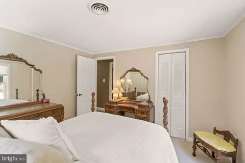 Bedroom - 6990 Champs Mill Ct, Manassas, VA 20112 photo 6 of 8