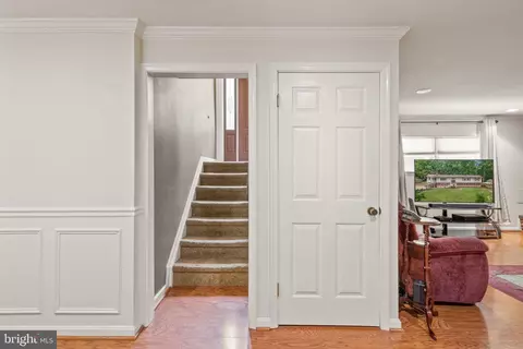 Entry Way - 6990 Champs Mill Ct, Manassas, VA 20112 photo 5 of 7