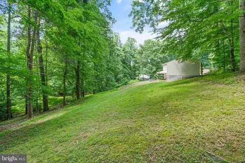 Exterior - 6990 Champs Mill Ct, Manassas, VA 20112 photo 8 of 14