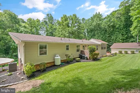 Exterior - 6990 Champs Mill Ct, Manassas, VA 20112 photo 9 of 14