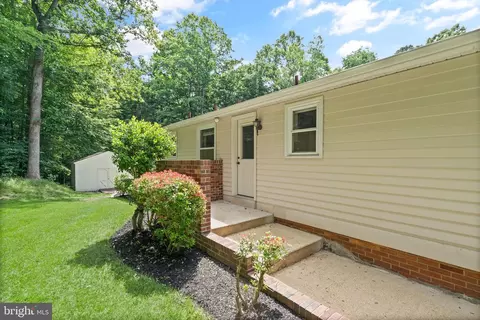 Exterior - 6990 Champs Mill Ct, Manassas, VA 20112 photo 10 of 14