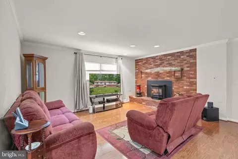 Living - 6990 Champs Mill Ct, Manassas, VA 20112 photo 1 of 1