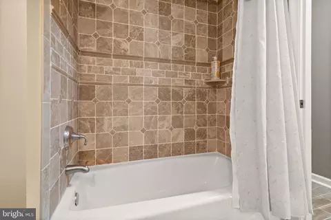 Bath - 6990 Champs Mill Ct, Manassas, VA 20112 photo 3 of 5