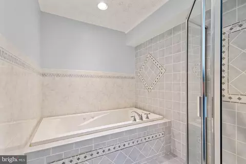 Bath - 6990 Champs Mill Ct, Manassas, VA 20112 photo 5 of 5