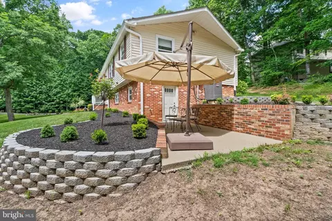 Exterior - 6990 Champs Mill Ct, Manassas, VA 20112 photo 7 of 14
