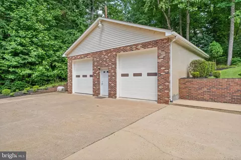 Exterior - 6990 Champs Mill Ct, Manassas, VA 20112 photo 13 of 14