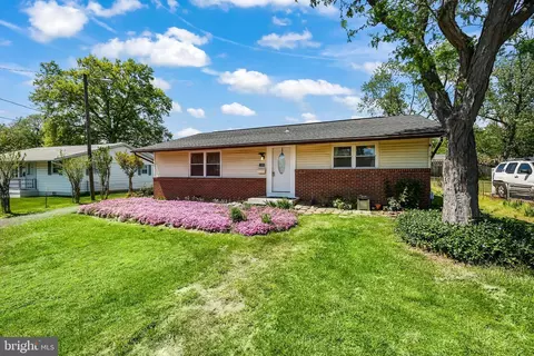 13506 Wood St, Woodbridge, VA 22191