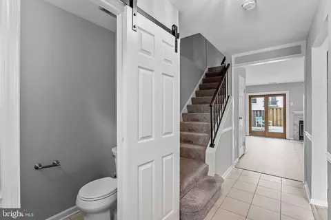 Entry Way - 7482 Emerald Dr, Manassas, VA 20109 photo 4 of 6