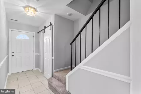 Entry Way - 7482 Emerald Dr, Manassas, VA 20109 photo 2 of 6