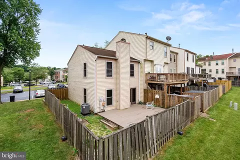Exterior - 7482 Emerald Dr, Manassas, VA 20109 photo 6 of 9
