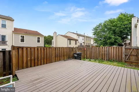 Exterior - 7482 Emerald Dr, Manassas, VA 20109 photo 5 of 9