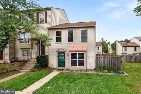 Exterior - 7482 Emerald Dr, Manassas, VA 20109 photo 3 of 9