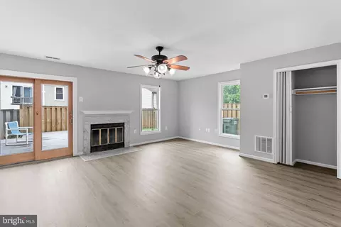 Living - 7482 Emerald Dr, Manassas, VA 20109 photo 1 of 3