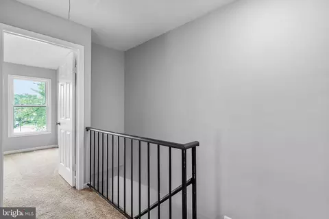 Entry Way - 7482 Emerald Dr, Manassas, VA 20109 photo 5 of 6
