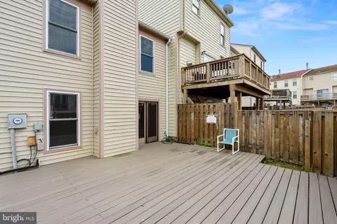 Exterior - 7482 Emerald Dr, Manassas, VA 20109 photo 8 of 9