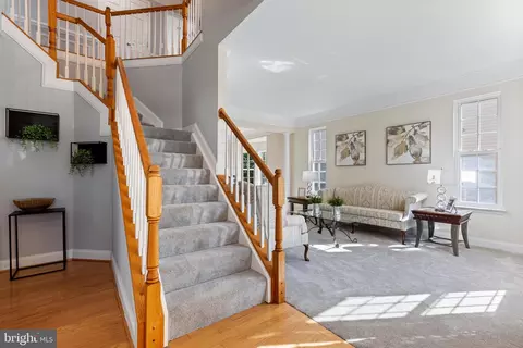 Entry Way - 3383 Oakham Mount Dr, Triangle, VA 22172 photo 1 of 4