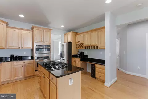 Kitchen - 3383 Oakham Mount Dr, Triangle, VA 22172 photo 3 of 5